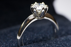 Крупное кольцо в дизайне Tiffany
